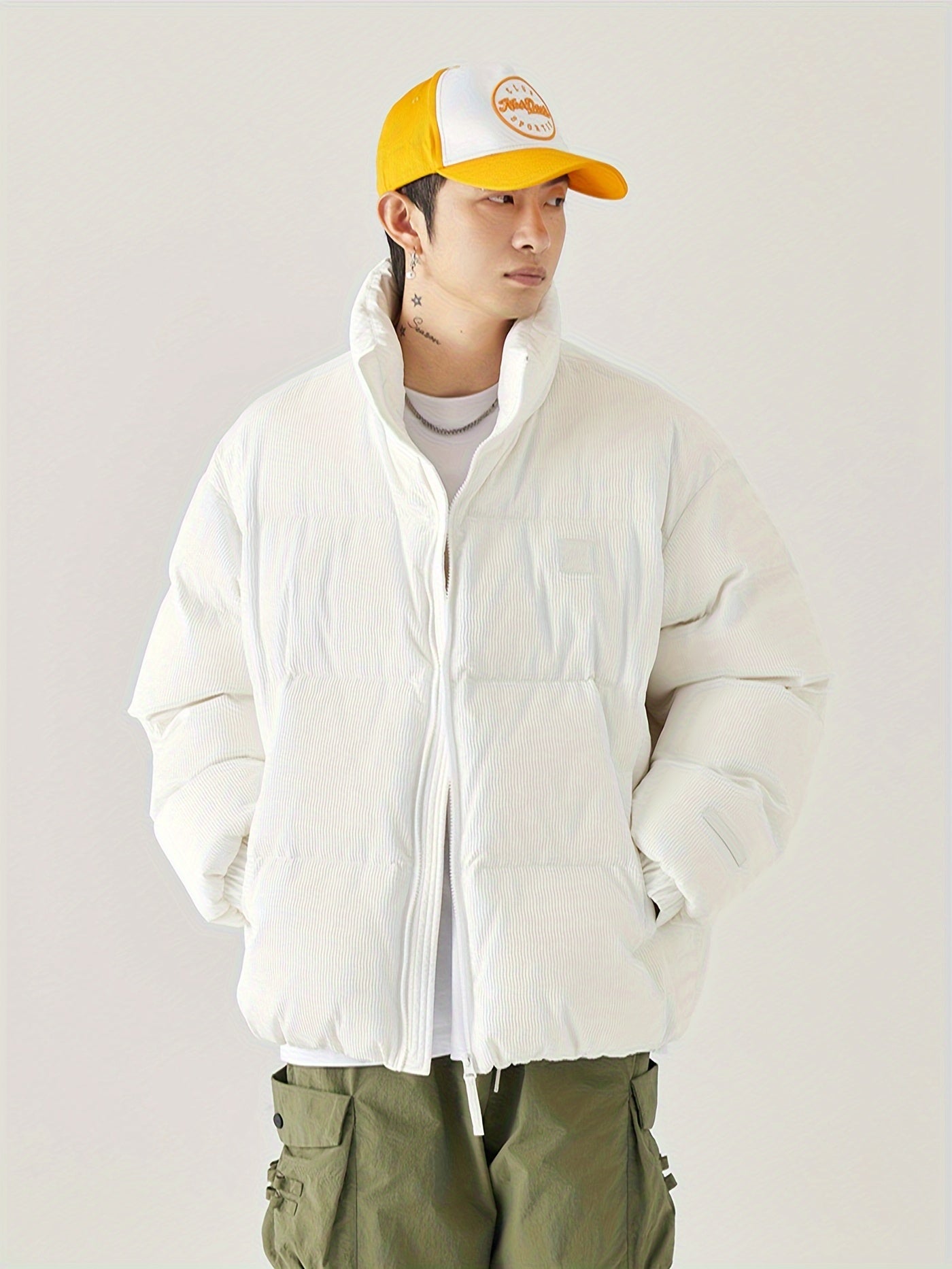 This Is a Stylish, Thickened Down Jacket with a 90% White Duck Down Content