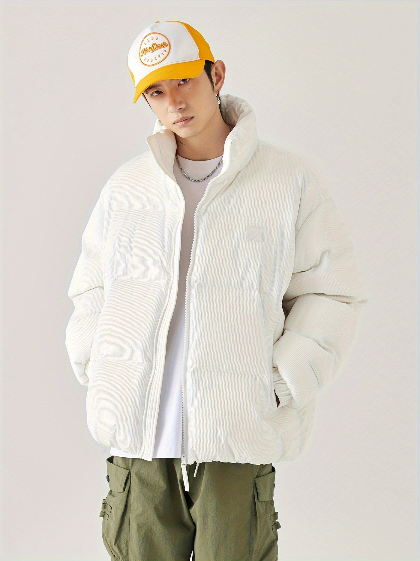 This Is a Stylish, Thickened Down Jacket with a 90% White Duck Down Content
