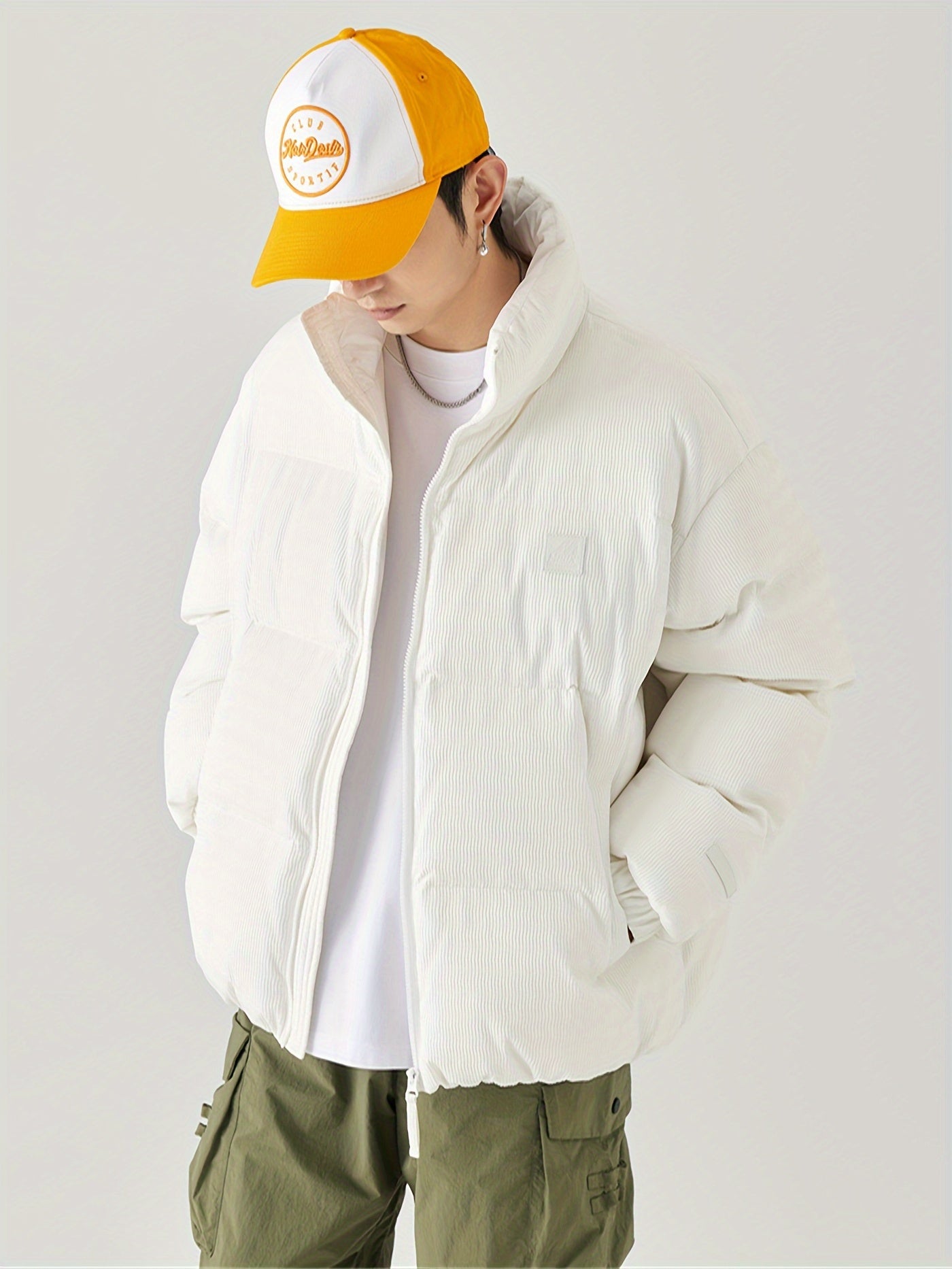 This Is a Stylish, Thickened Down Jacket with a 90% White Duck Down Content