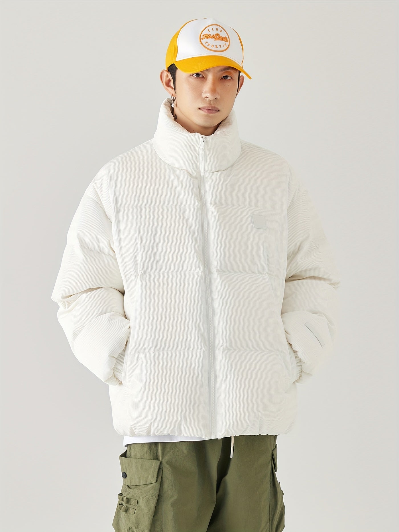 This Is a Stylish, Thickened Down Jacket with a 90% White Duck Down Content