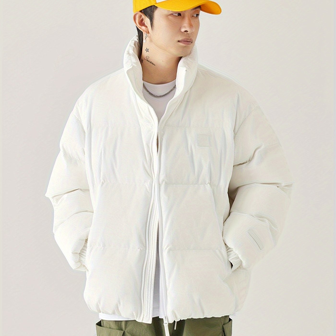 This Is a Stylish, Thickened Down Jacket with a 90% White Duck Down Content